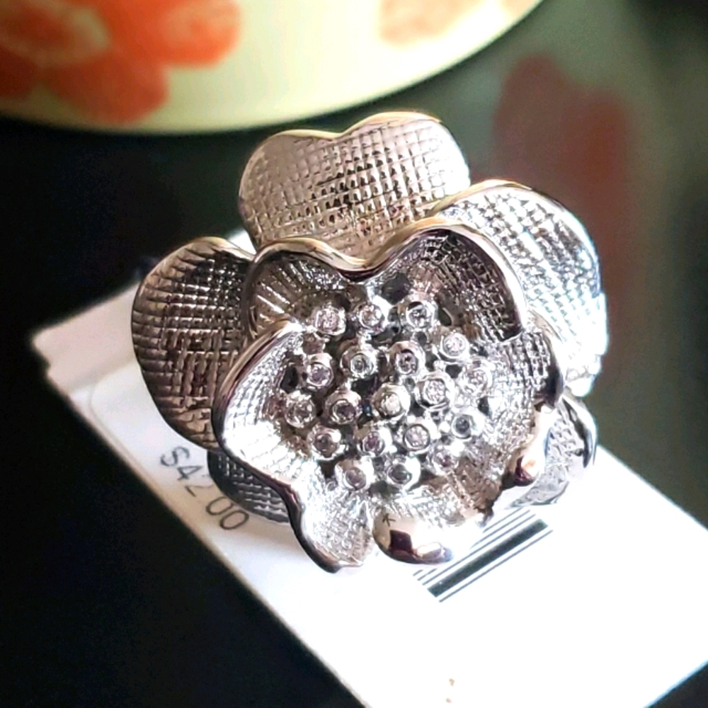NWT Silver size 8 flower Ring